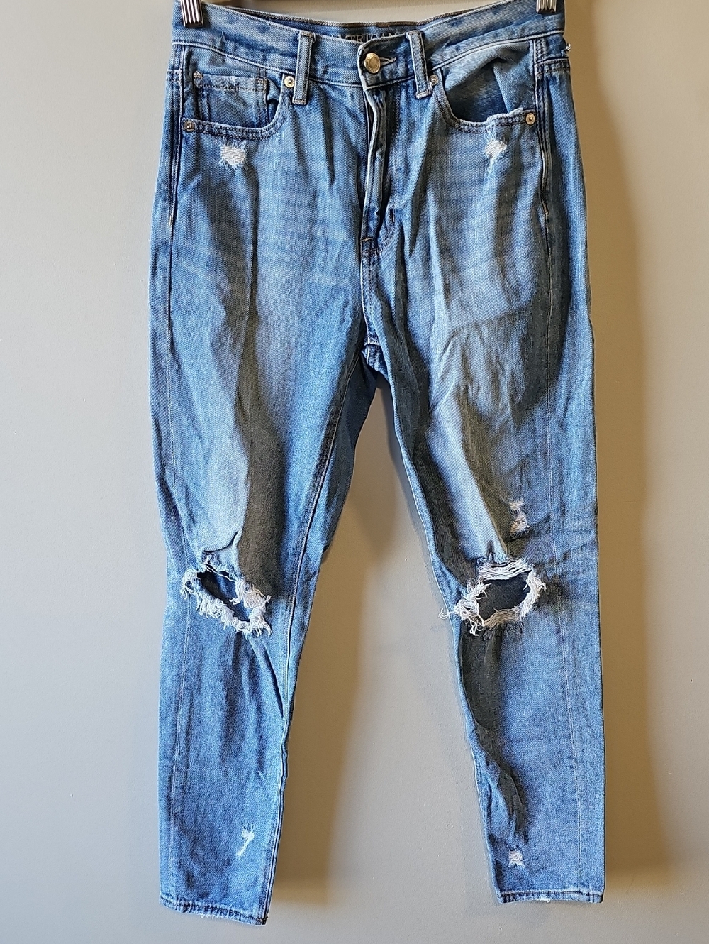 American Eagle Outfitters Size 2 Distressed Style Mom Jean